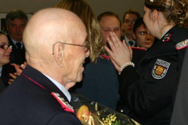 2012-02-11 -20- JHV FF BLtbg Ehrenmitglied W. Peix (2)